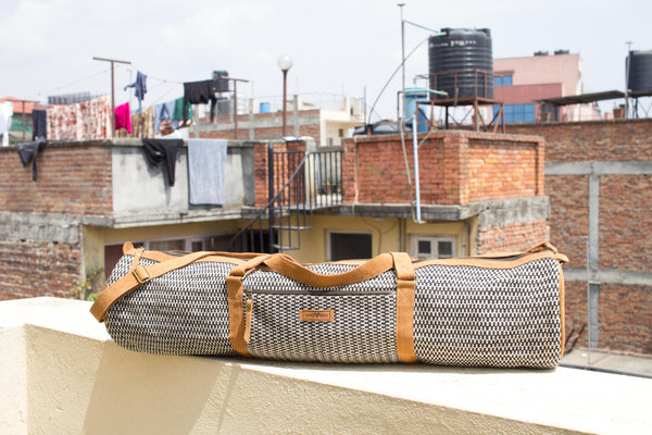 MUNIMUNI Aasha Zip Yoga Mat Bag by Woven - Black Finer Pattern - MuniMuni