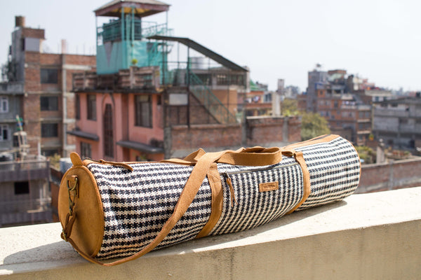 MUNIMUNI Aasha Zip Yoga Mat Bag by Woven- Black/ White Thicker Stripe - MuniMuni