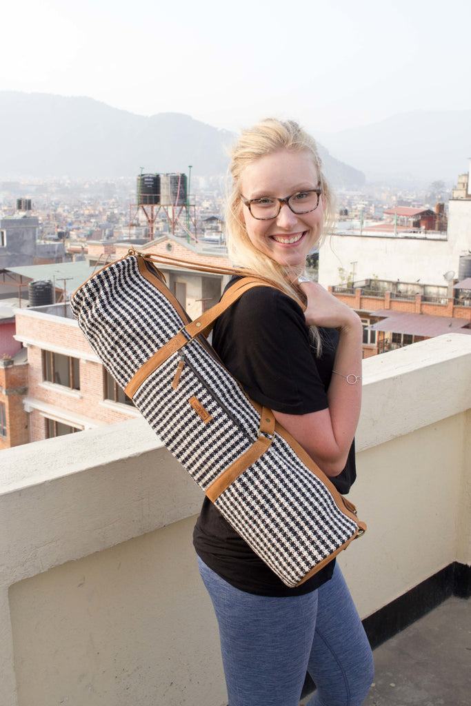 MUNIMUNI Aasha Zip Yoga Mat Bag by Woven Black White