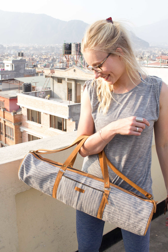 MUNIMUNI Aasha Zip Yoga Mat Bag by Woven - Grey/ Blue Finer Pattern - MuniMuni