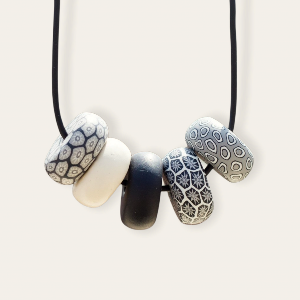 Rondelle - Black/ White/ Grey 5 beads