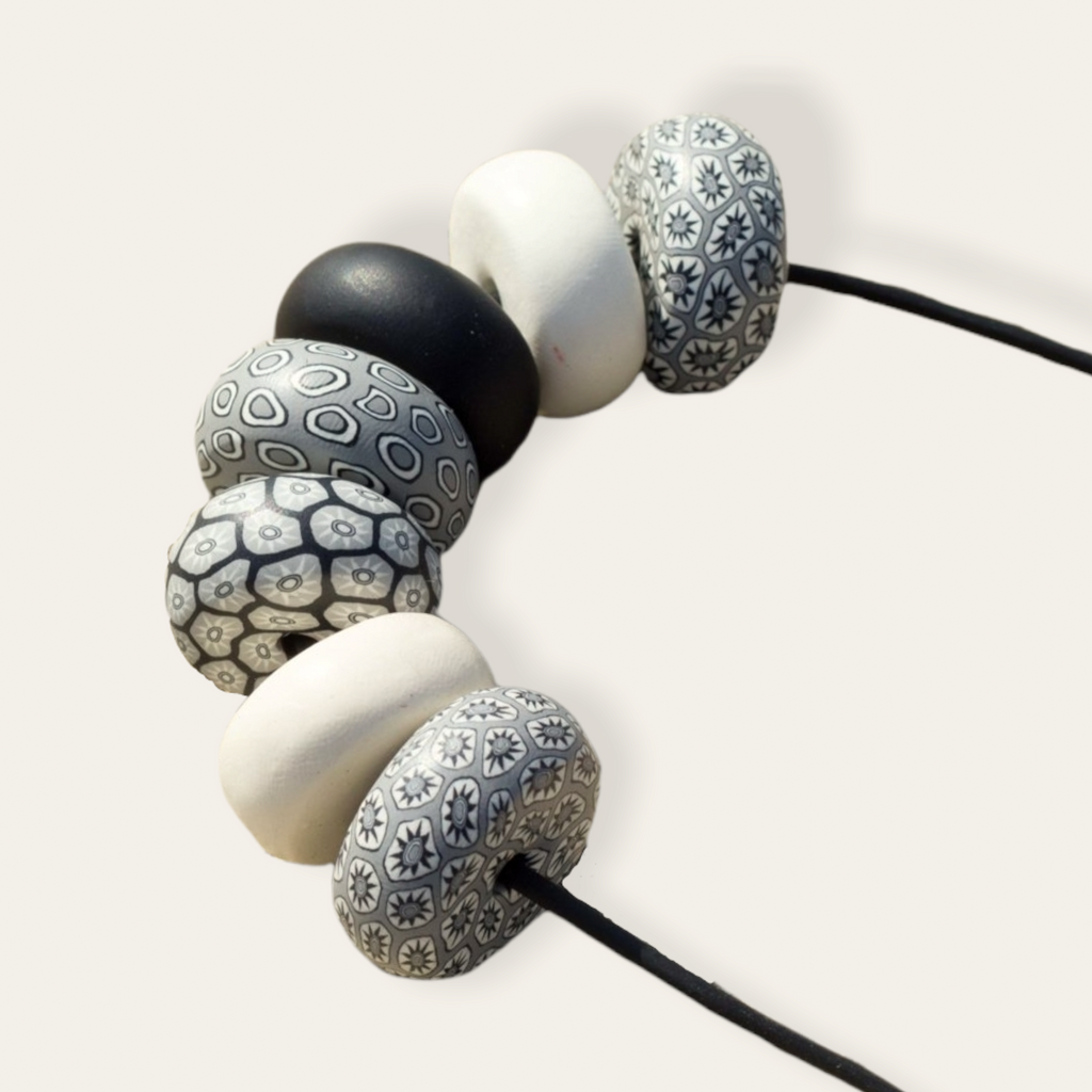 Rondelle - Black/ White/ Grey 7 beads