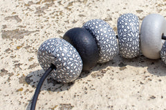 Rondelle - Grey/ White/ Black One Pattern 6 beads - MuniMuni