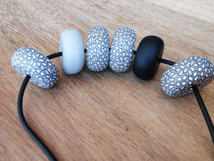Rondelle - Grey/ White/ Black One Pattern 6 beads - MuniMuni