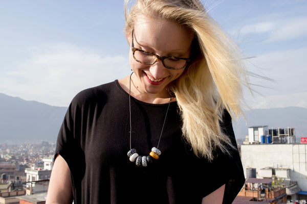 Rondelle - Black/ White with Contrast 7 beads - MuniMuni