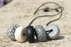 Rondelle - Black/ White/ Grey 5 beads - MuniMuni