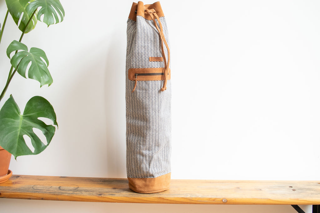MUNIMUNI Aasha Top Yoga Mat Bag by Woven - Light blue-grey/ White Finer  Pattern