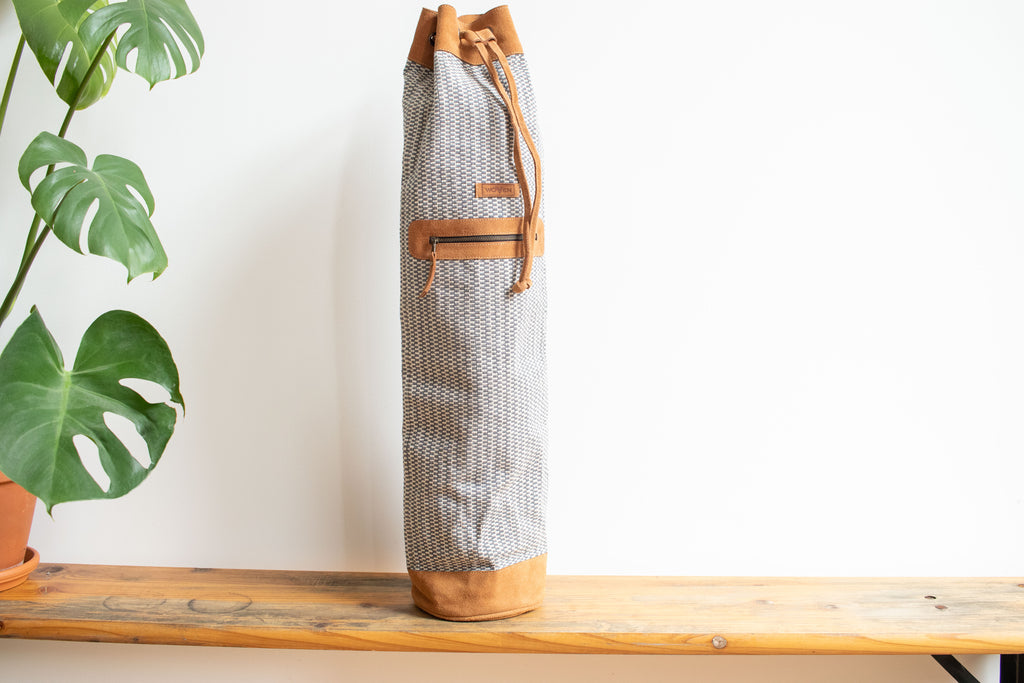 MUNIMUNI Aasha Top Yoga Mat Bag by Woven - Light blue-grey/ White Finer Pattern - MuniMuni